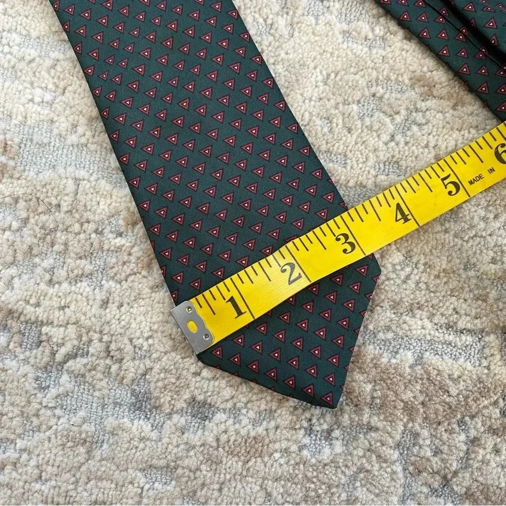 Calvin Klein Green And Red 100% Silk Neck Tie Italian Design